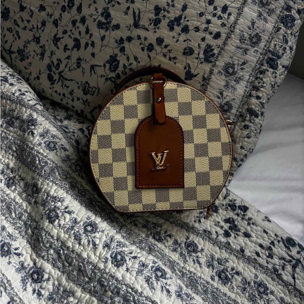 Luxury Checkered Round Wristlet in Cream and Tan